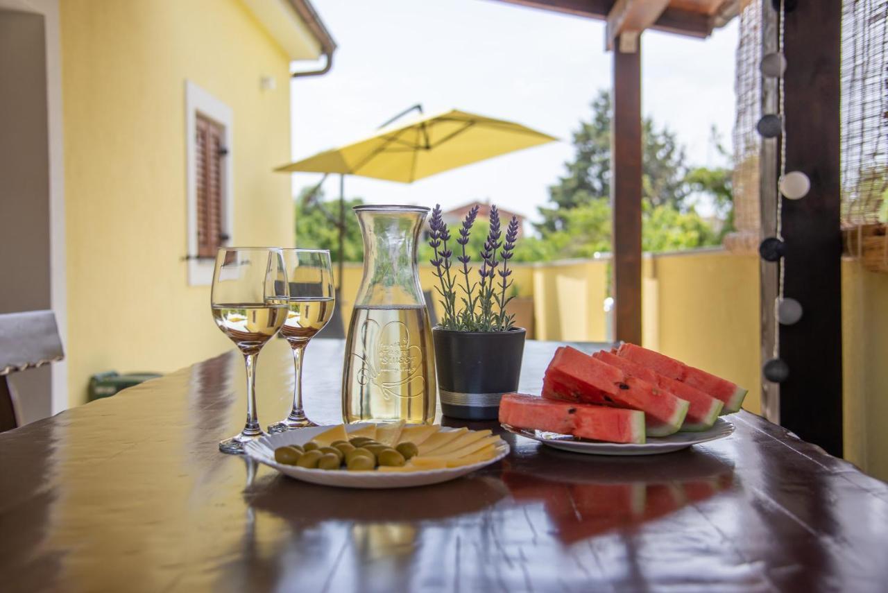 Holiday House Tos-Vila With Heated Pool Vrbnik  Exterior foto