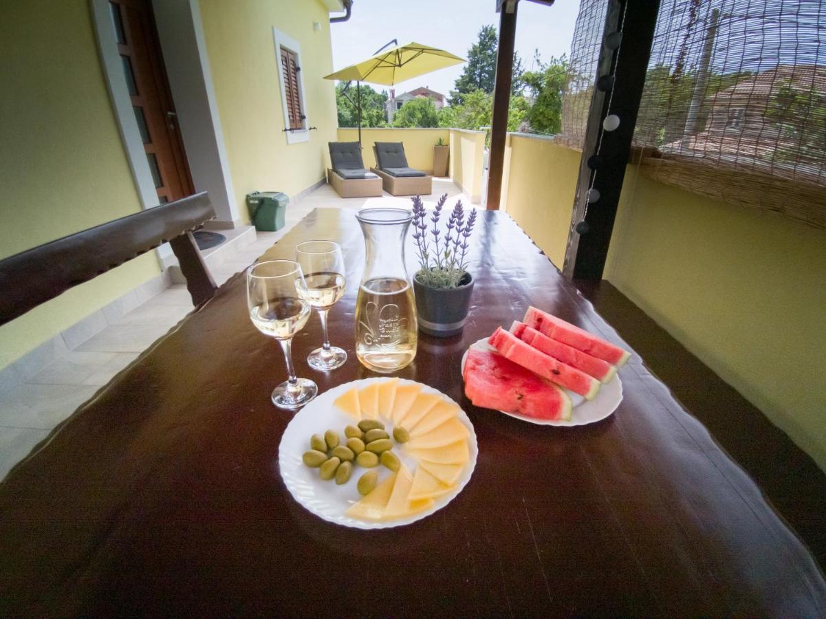 Holiday House Tos-Vila With Heated Pool Vrbnik  Exterior foto