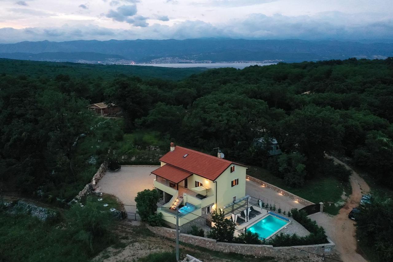 Holiday House Tos-Vila With Heated Pool Vrbnik  Exterior foto